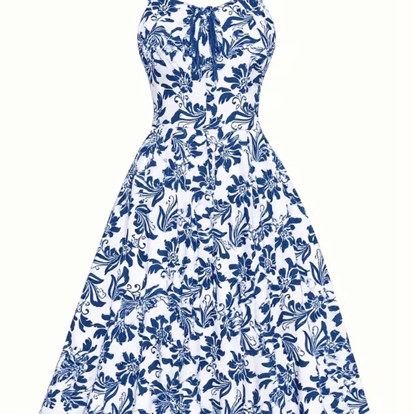 🐣Spring In🐣 Vintage 50’s Vibe Blue Floral Dress - Picture 2 of 8